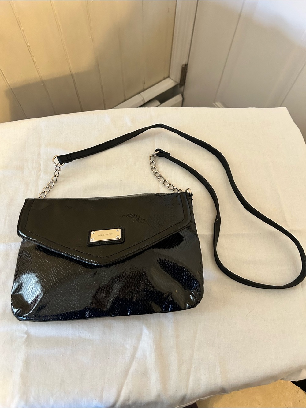 Nine West Faux Black Patent Leather Snakeskin Envelope Crossbody Bag (EUC)
